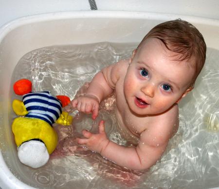 Maya dans son bain, 12 janvier 2008