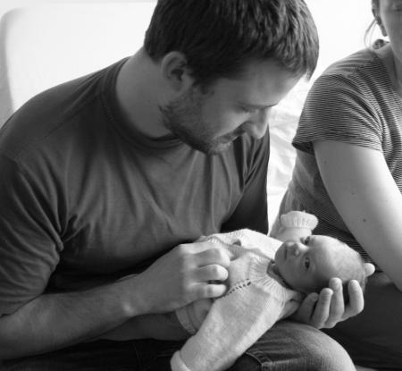 Maya, 5�me jour, avec son papa Christophe