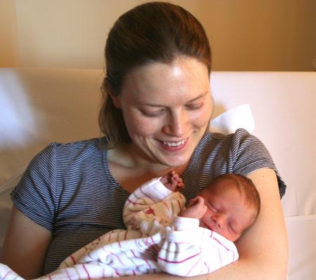 Maya, 2 jours, et sa maman St�phanie