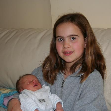 Maya, 27�me jour, avec sa tante Lucie