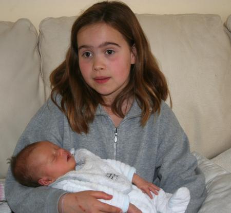 Maya, 27�me jour, avec sa tante Lucie