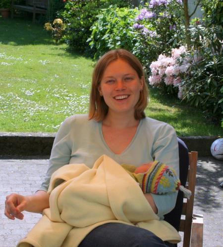 Maya, 20�me jour, avec sa maman