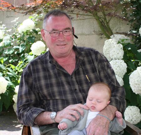 Maya et son grand-p�re, 8 juillet 07